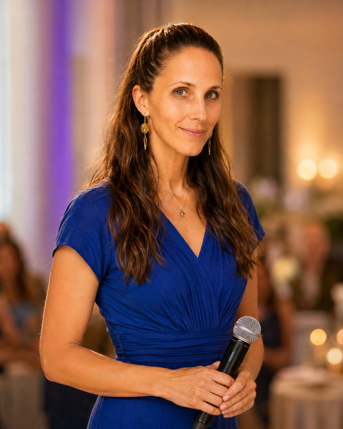 Yvette Farkas addressing an audience